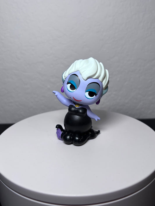 Ursula Pen Topper
