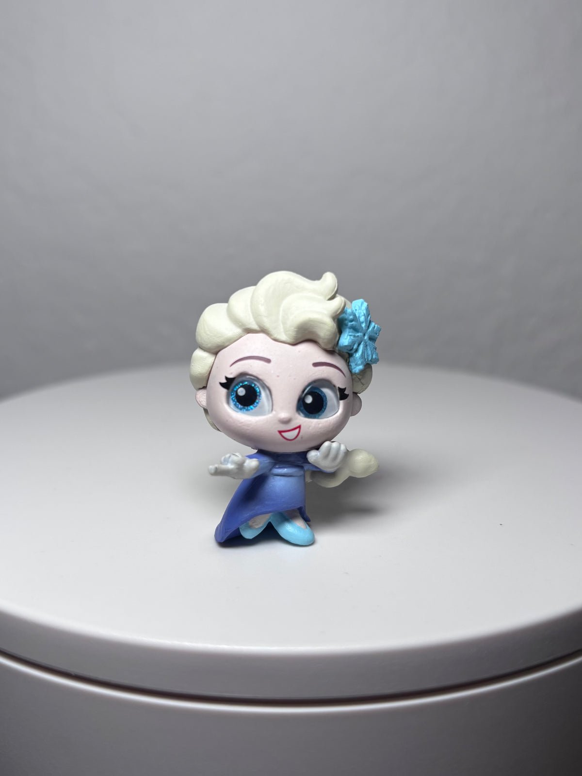 Elsa Pen Topper